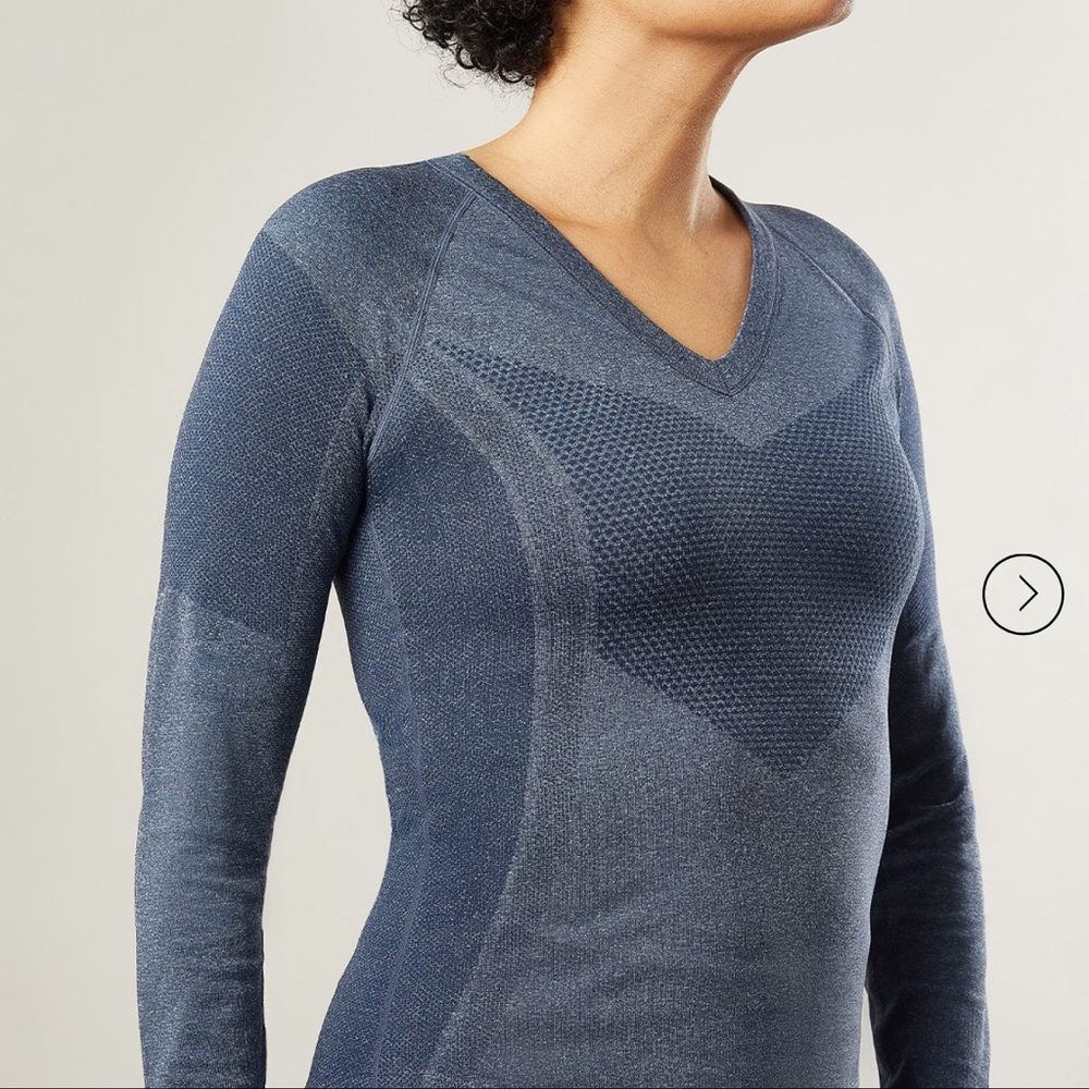 Clove featherlite Blue V-Neck underscrub